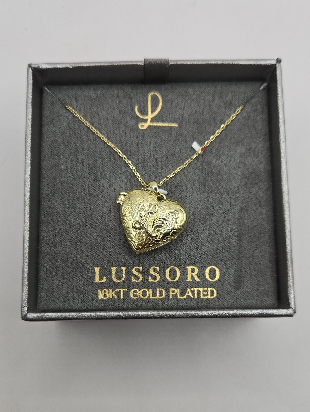 NEW 18KT Gold Plated Heart Locket Necklace - Gold